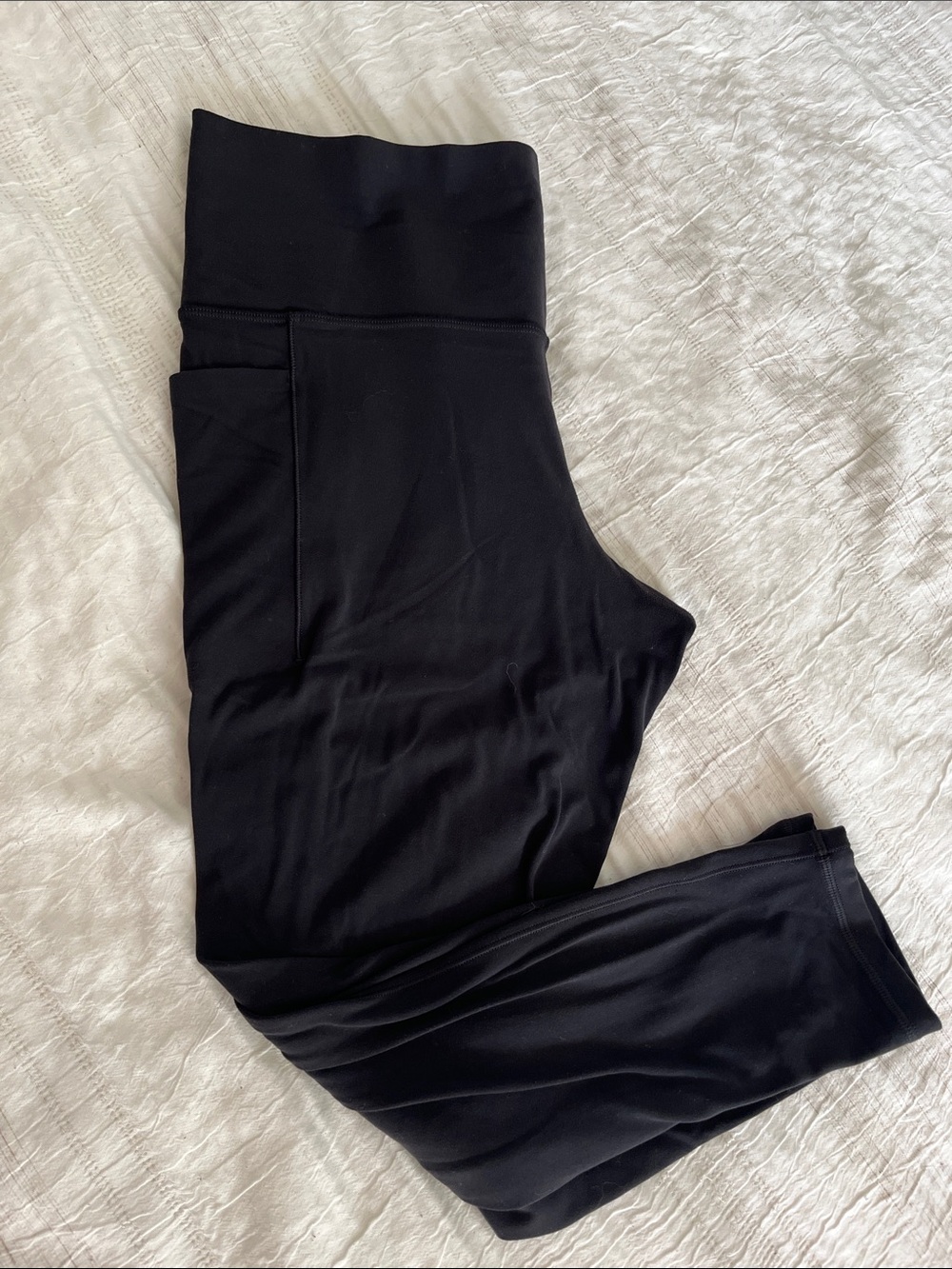 Athleta Black Salutation Stash 7/8 Tight with side pouches